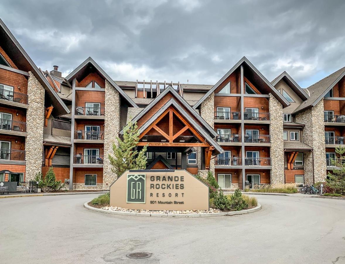 The Mountaineer By Instantsuites Pool & Hottub Canmore Eksteriør billede