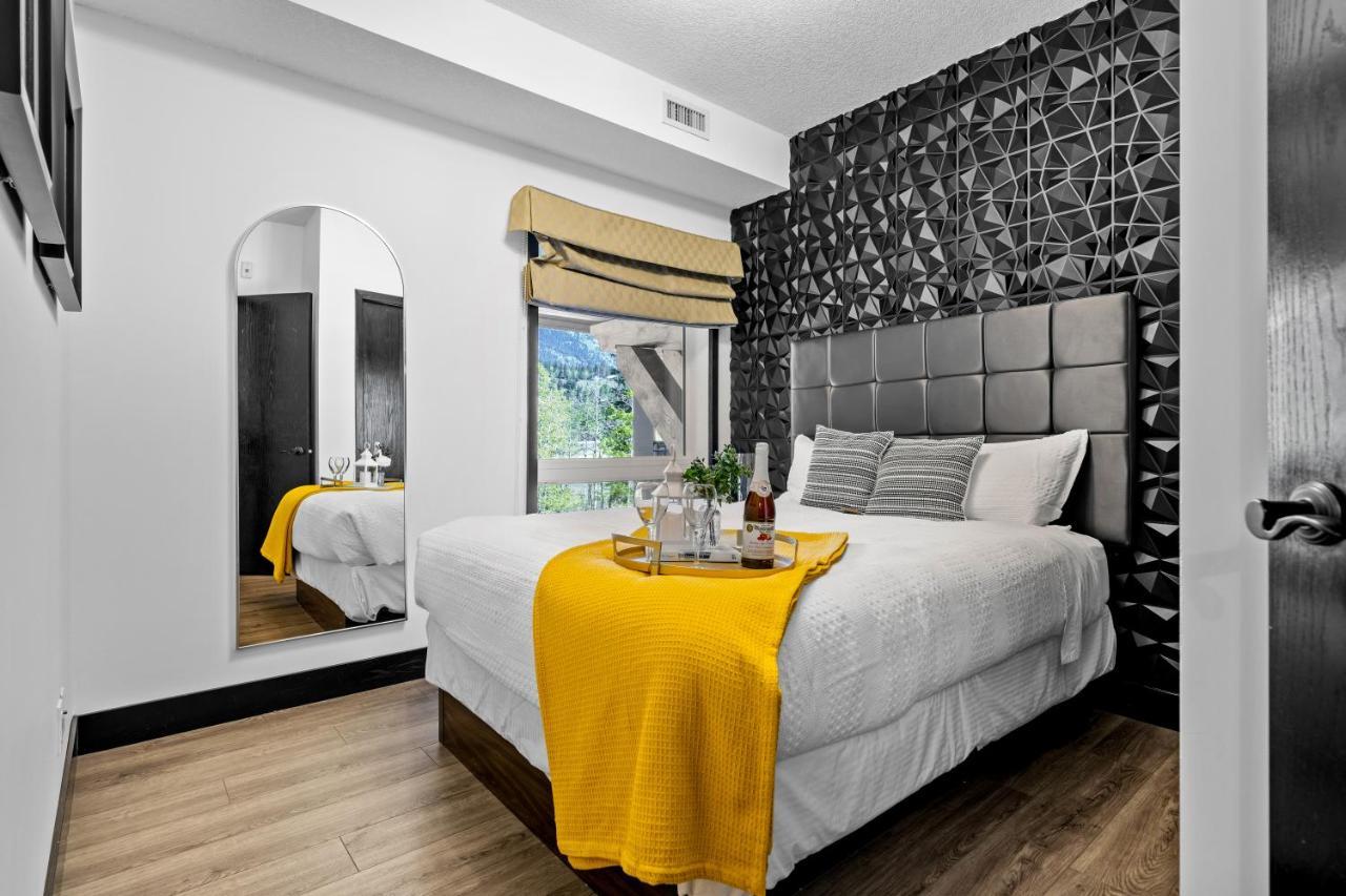 The Mountaineer By Instantsuites Pool & Hottub Canmore Eksteriør billede