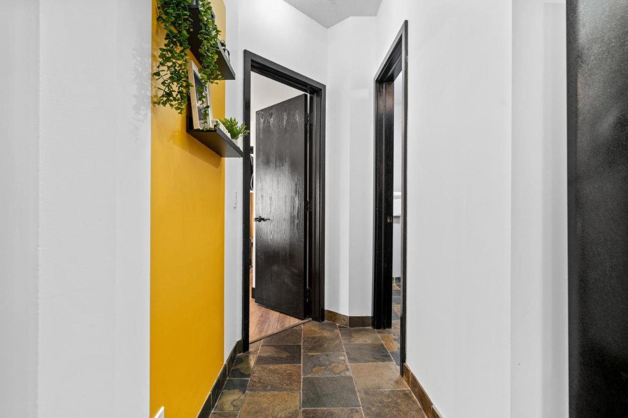 The Mountaineer By Instantsuites Pool & Hottub Canmore Eksteriør billede