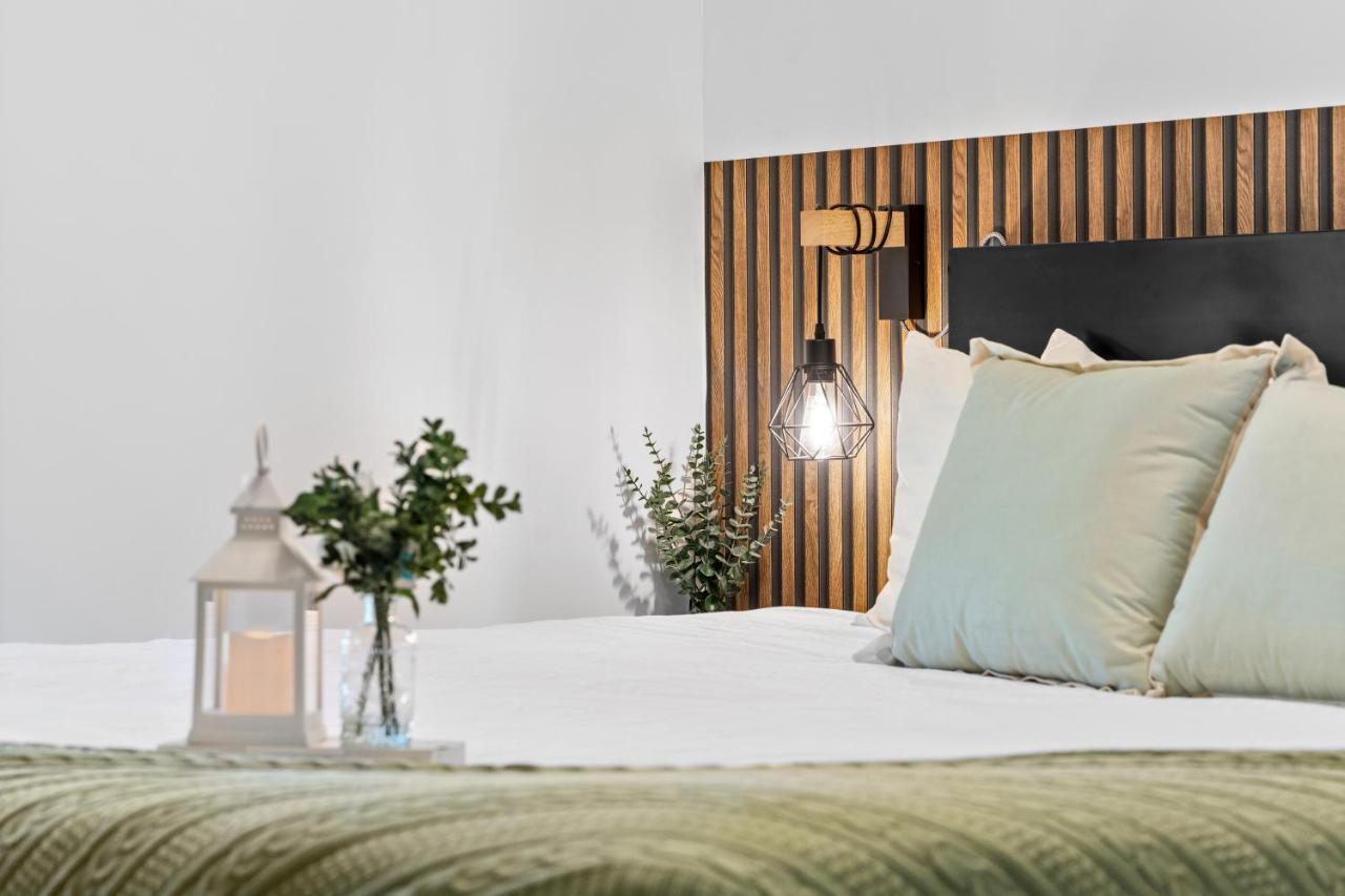 The Mountaineer By Instantsuites Pool & Hottub Canmore Eksteriør billede