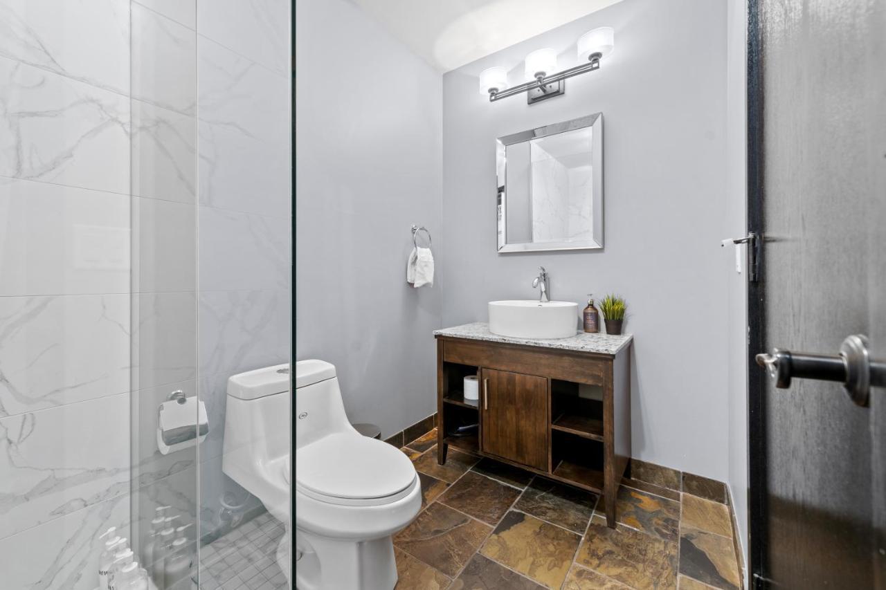 The Mountaineer By Instantsuites Pool & Hottub Canmore Eksteriør billede