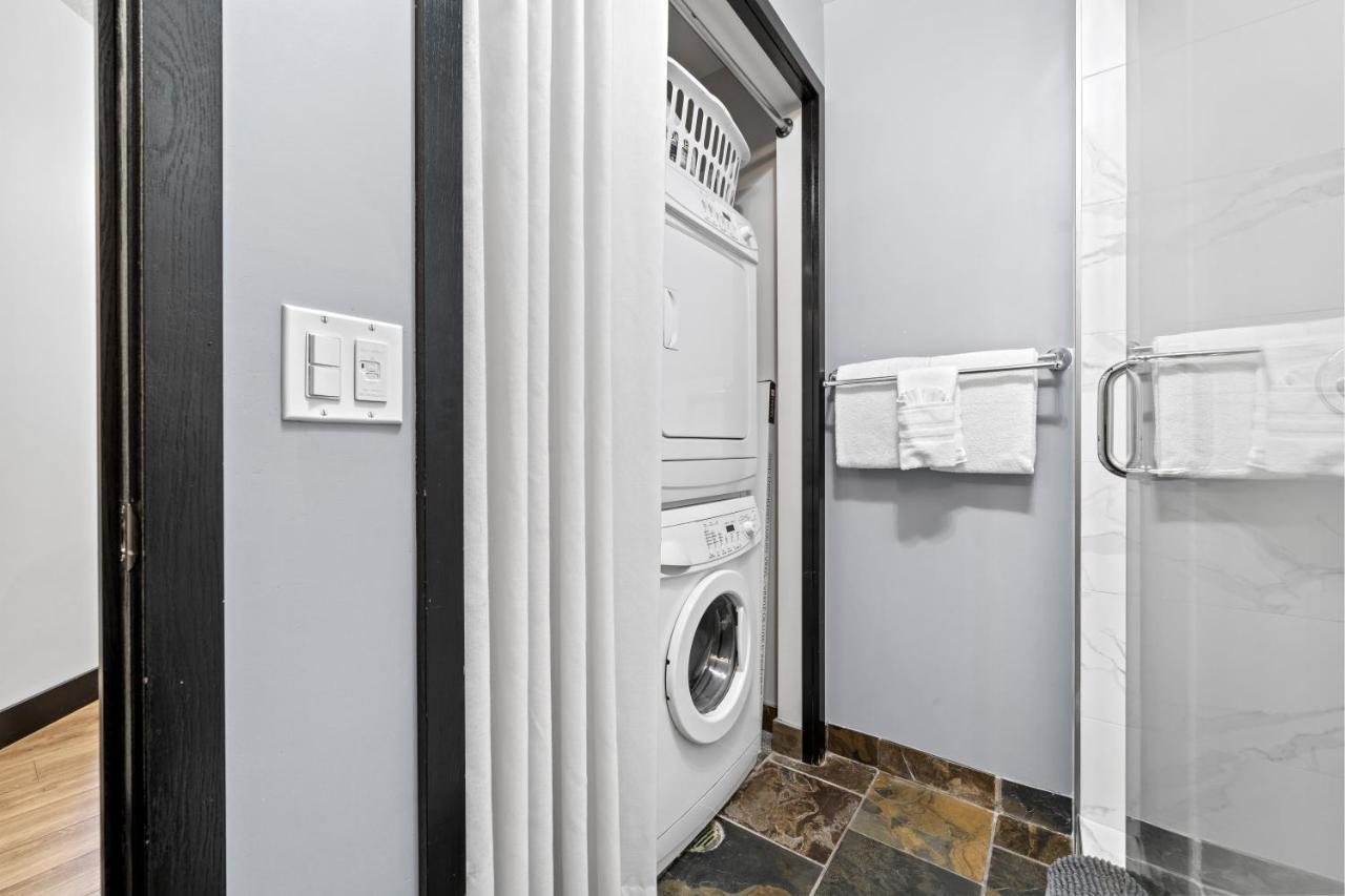 The Mountaineer By Instantsuites Pool & Hottub Canmore Eksteriør billede