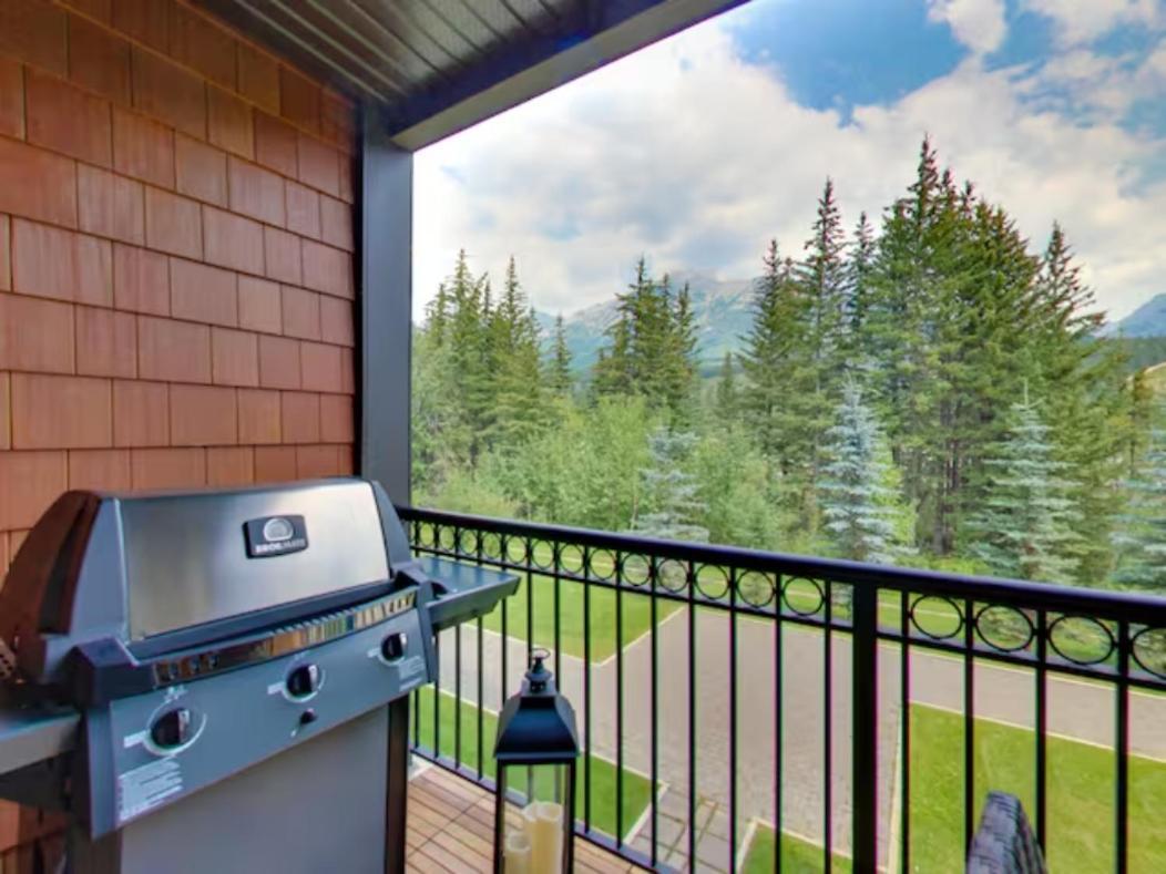 The Mountaineer By Instantsuites Pool & Hottub Canmore Eksteriør billede