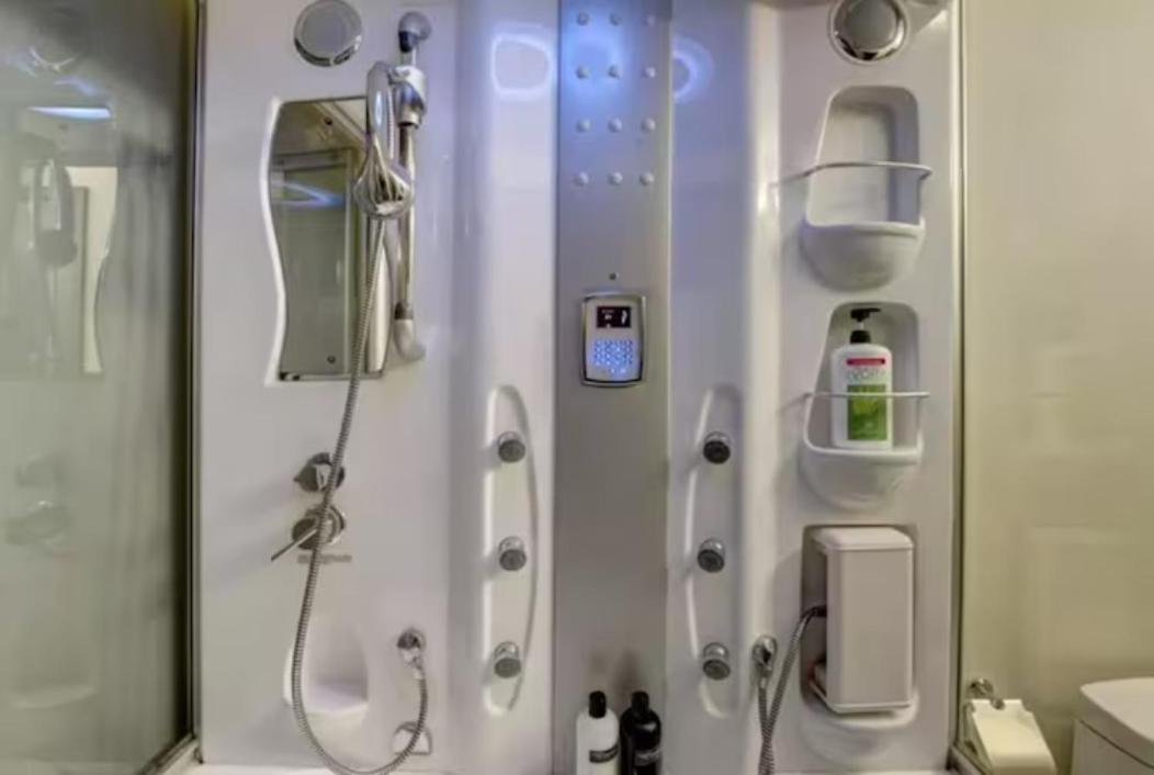 The Mountaineer By Instantsuites Pool & Hottub Canmore Eksteriør billede